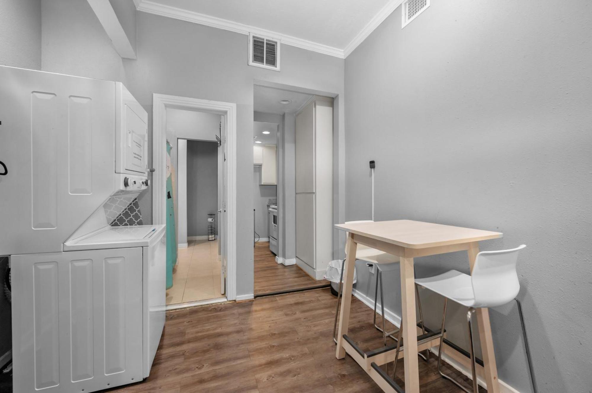 Trendy Montrose 1Br Apartment Хьюстон Экстерьер фото