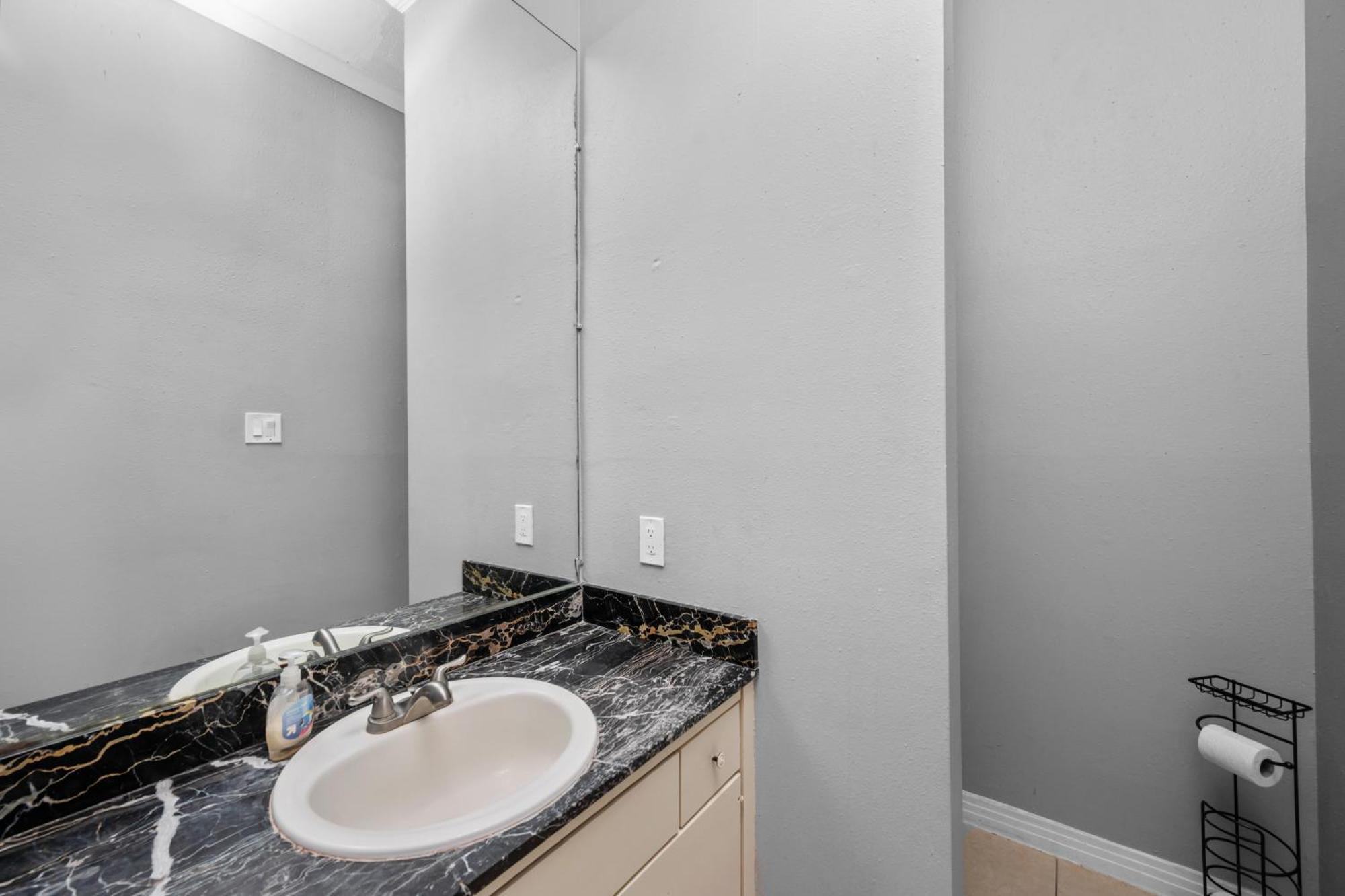 Trendy Montrose 1Br Apartment Хьюстон Экстерьер фото